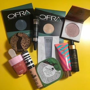 RANDOM MAKEUP SAMPLER BAG